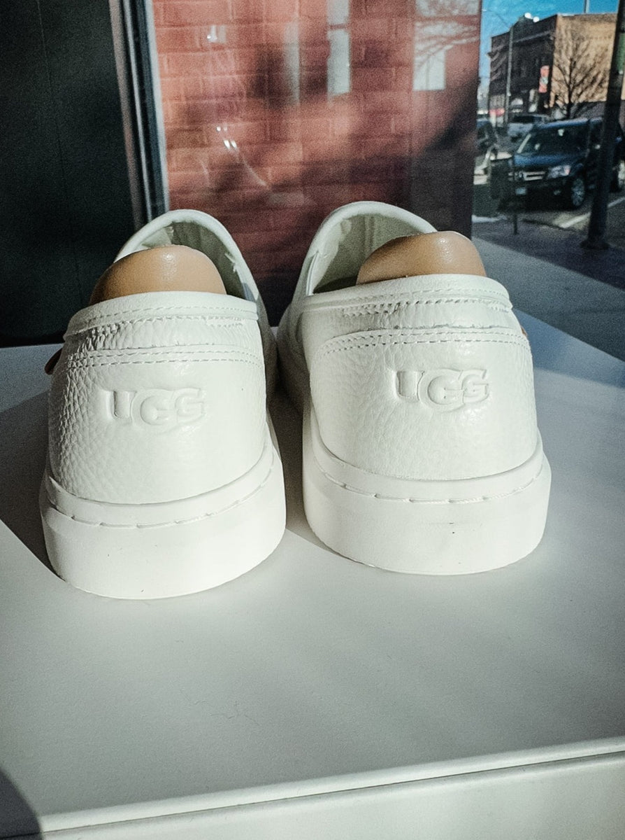 【UGG】ALAMEDA white レザー スリッポン 快適な履き心地 軽量 UGG Alameda Slip On – Kelley Cawley