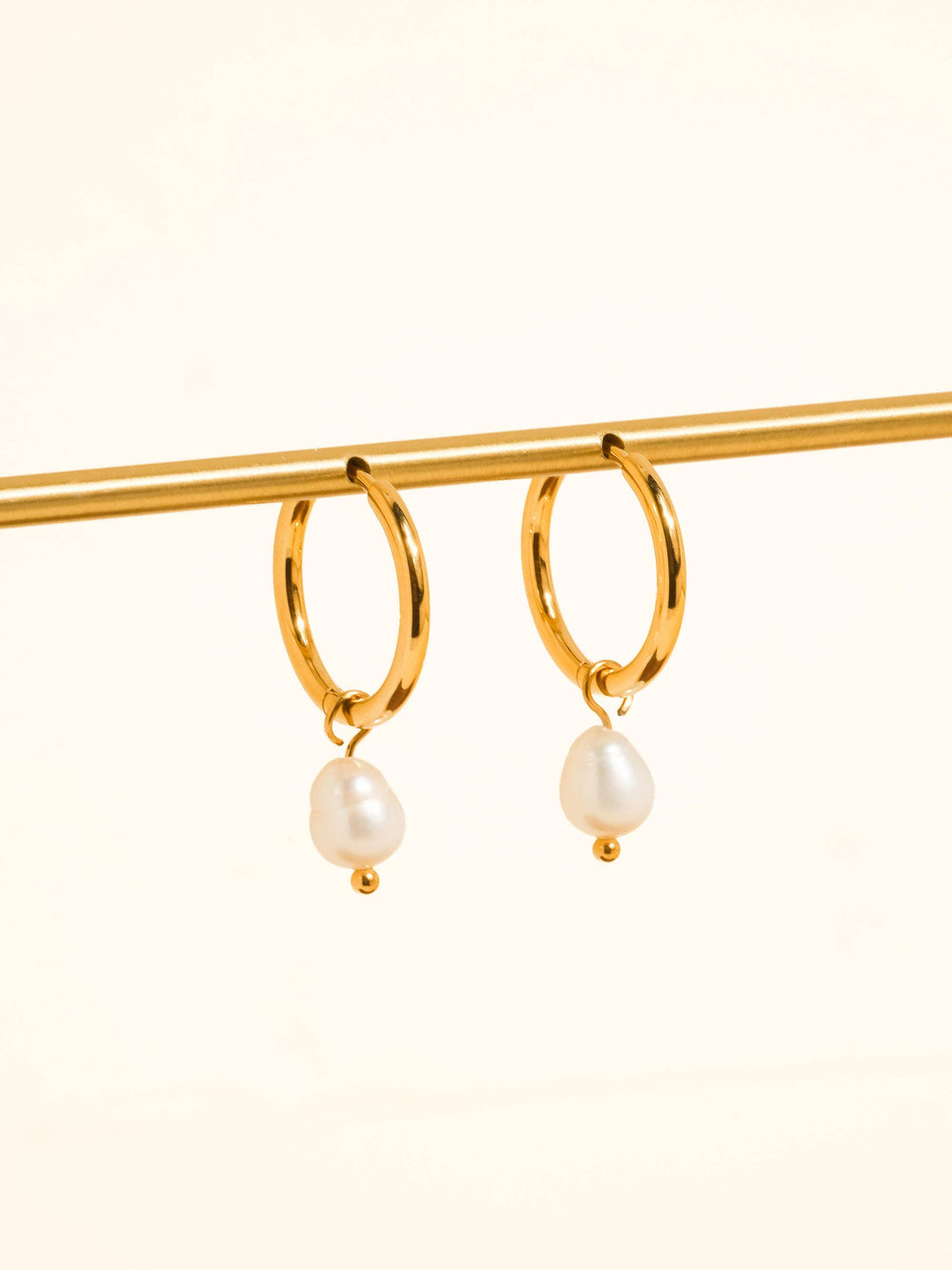 Pearl, Please Earrings