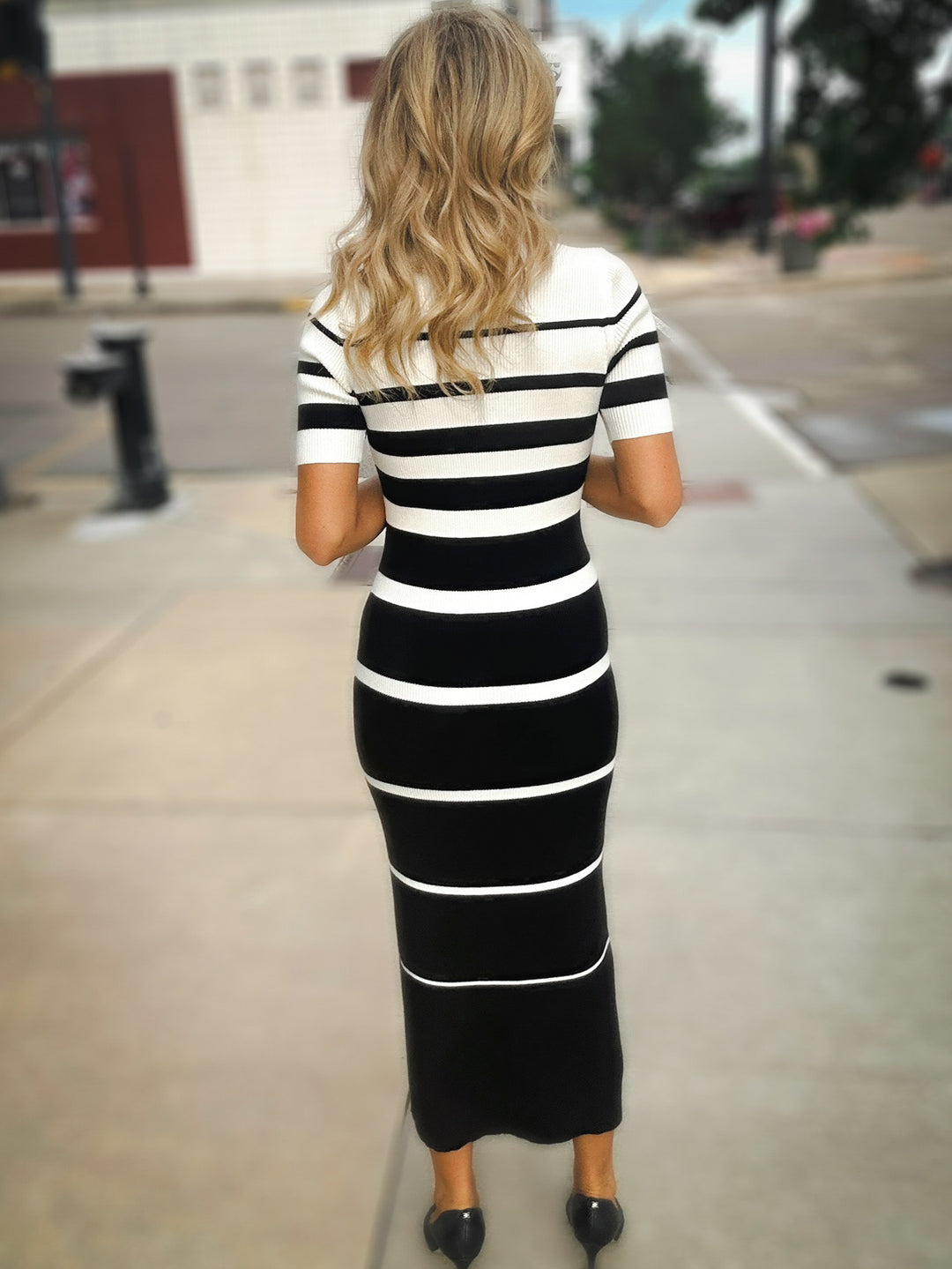 Karen Kane Linear Luxe Ribbed Midi Dress