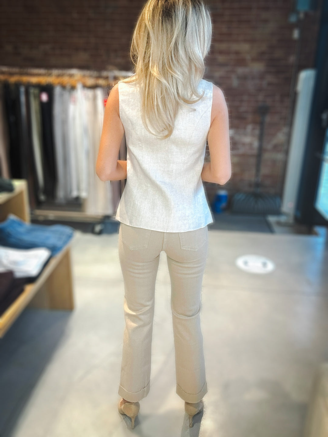 DL1961 Mara Mid Rise Straight in Almond Cuffed