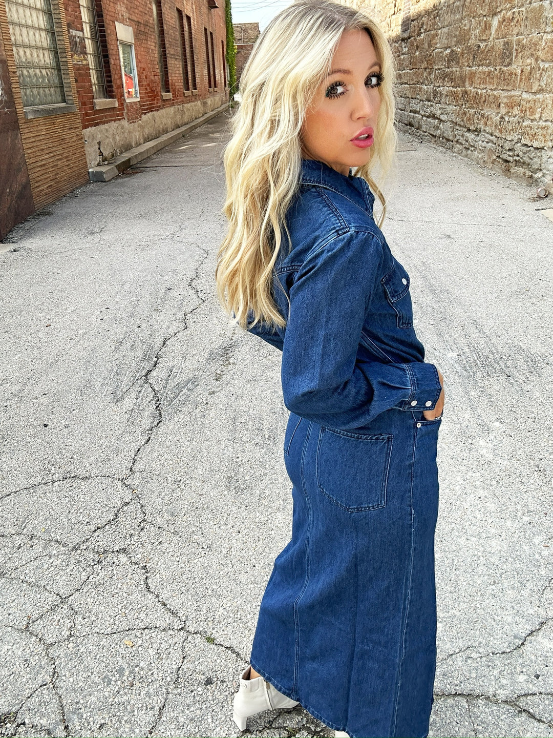 steve madden denim dress Sz Medium west coast vibe with an urban edge Steve Madden Dakoda - Dark