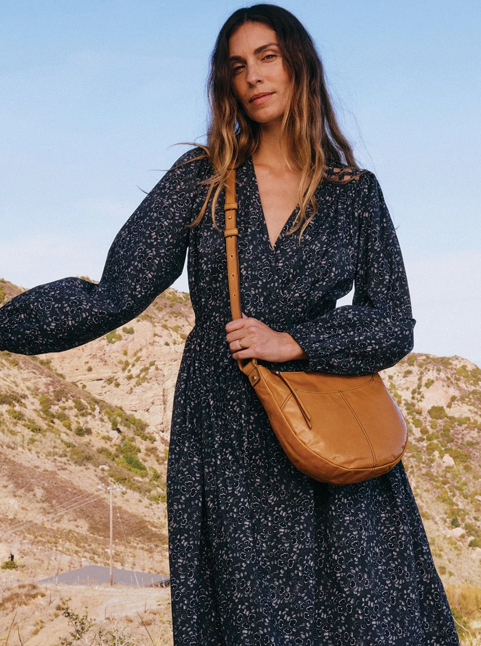 Hobo Sheila Scoop Crossbody