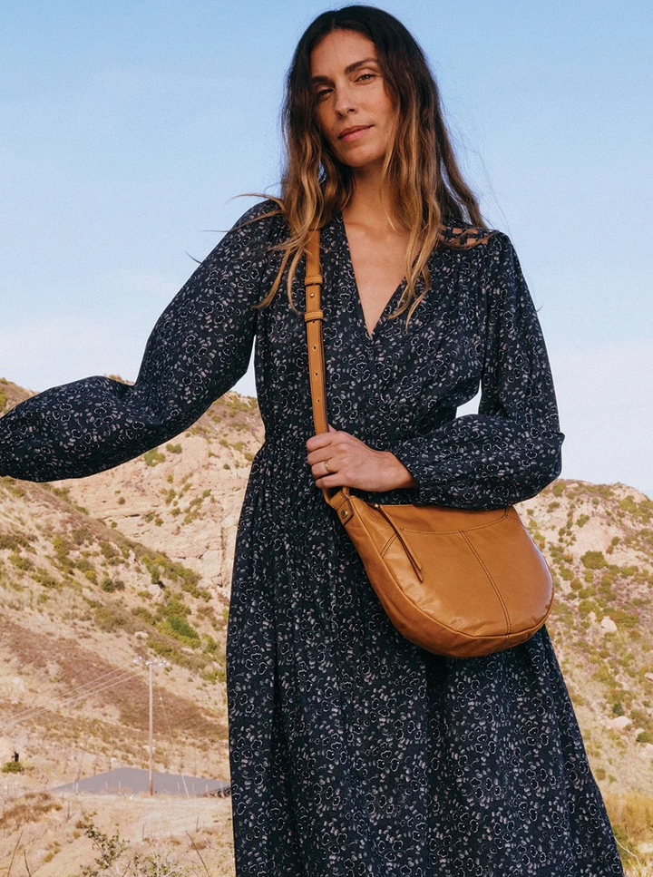 Hobo Sheila Scoop Crossbody