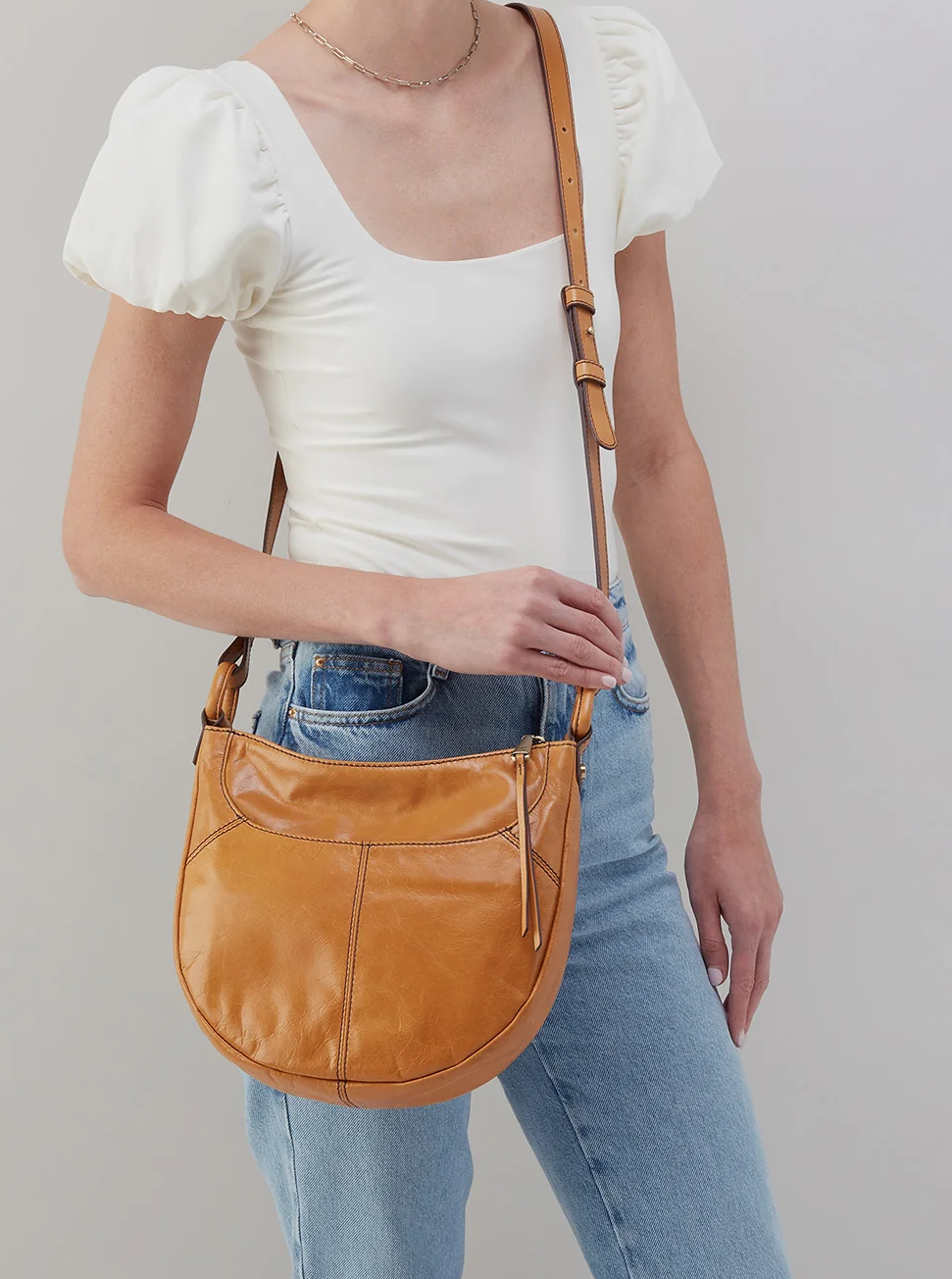 Hobo Sheila Scoop Crossbody