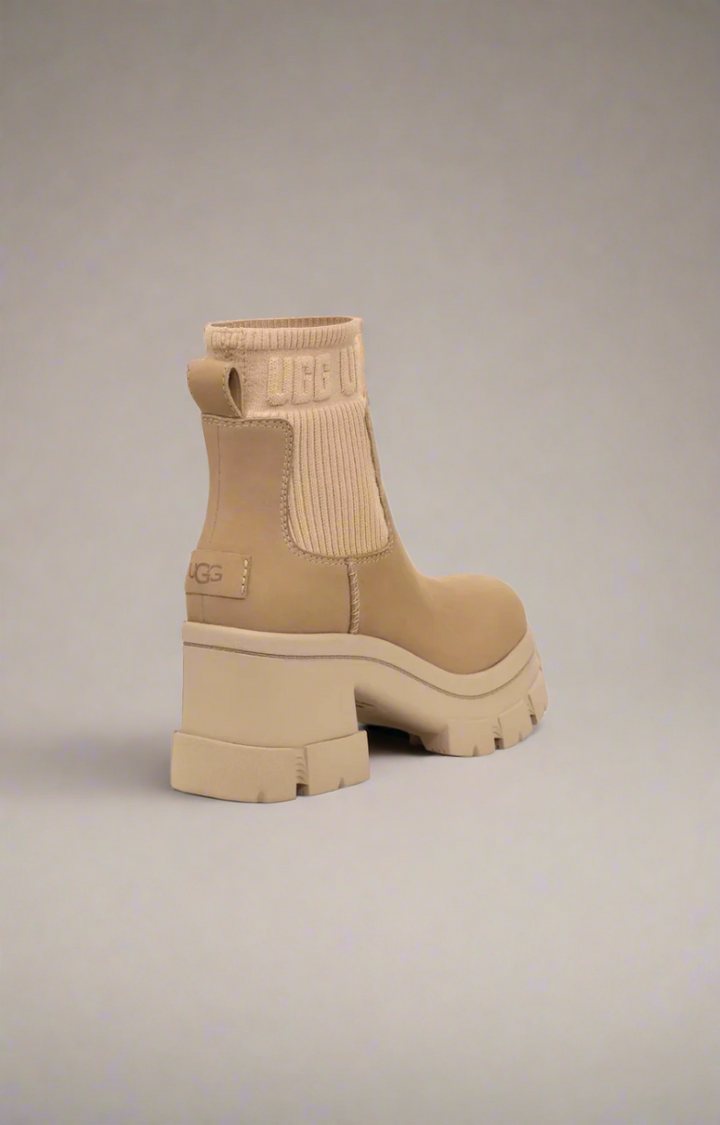 サイズ感】盛れるUGG「ブルックリンチェルシーブーツ」が美脚 サイズ感】盛れるUGG「ブルックリンチェルシーブーツ」が美脚