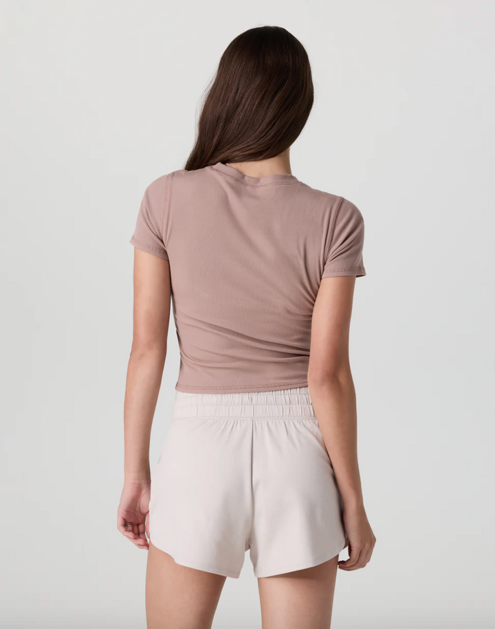 Vuori Pose Fitted Tee