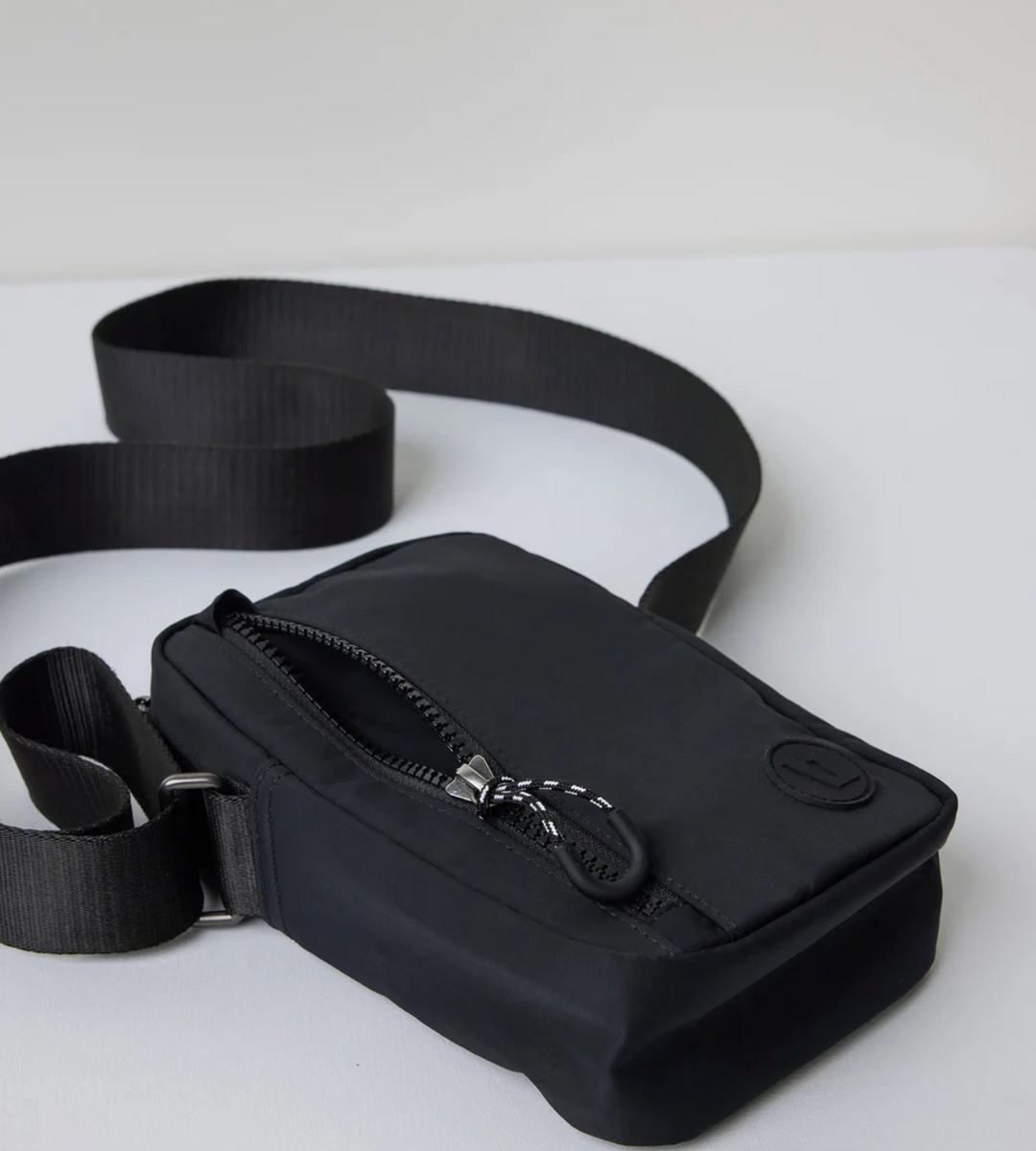 Vuori All Around Crossbody