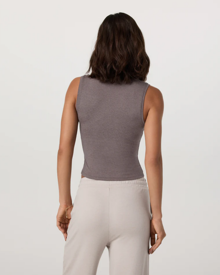 Vuori Halo Essential Scoop Tank