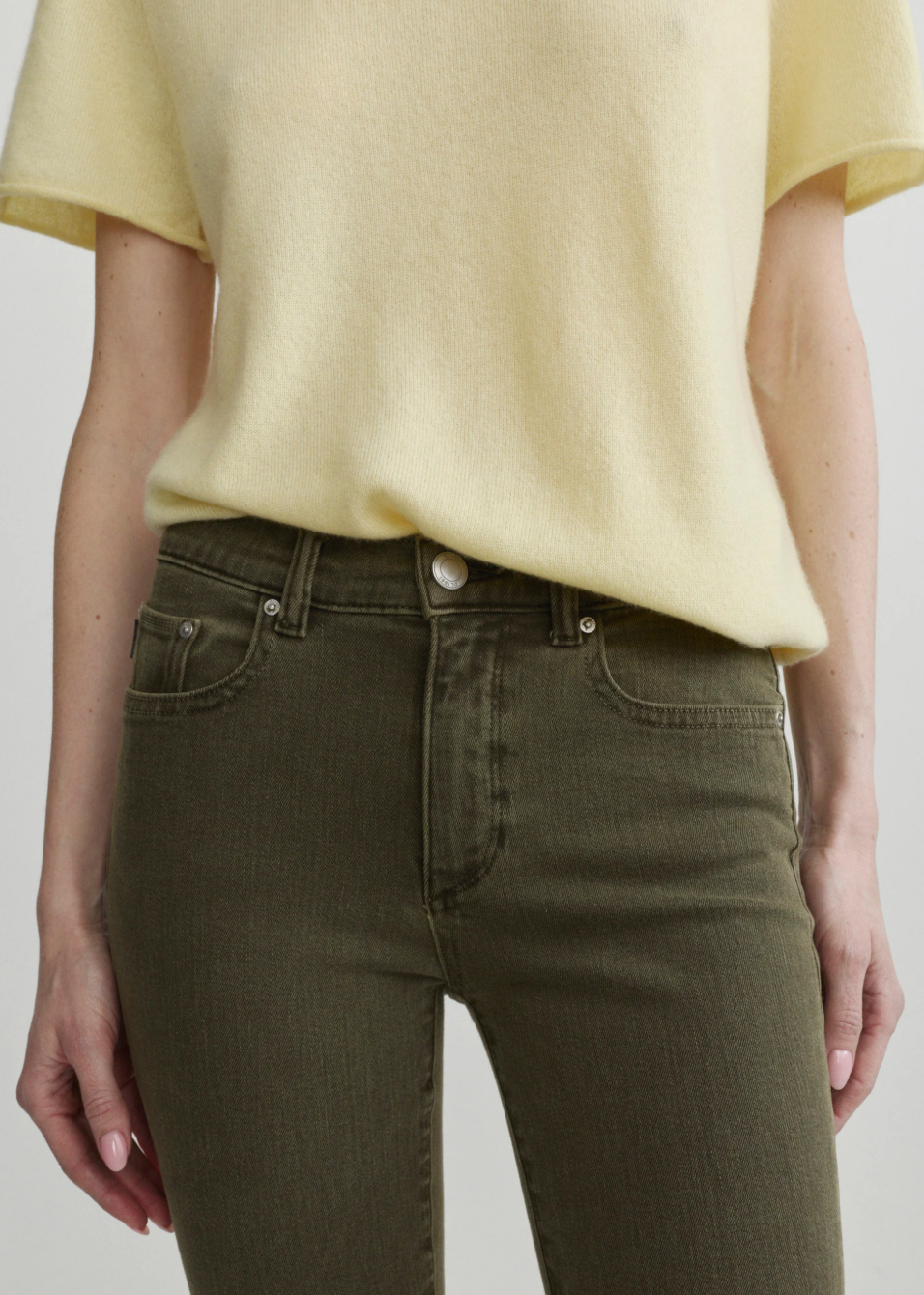 DL1961 Mara Mid Rise Straight