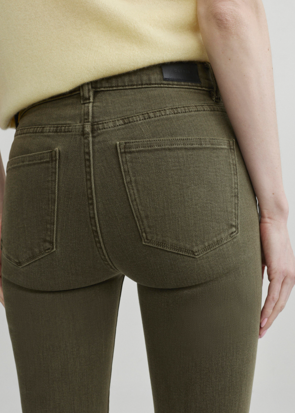 DL1961 Mara Mid Rise Straight