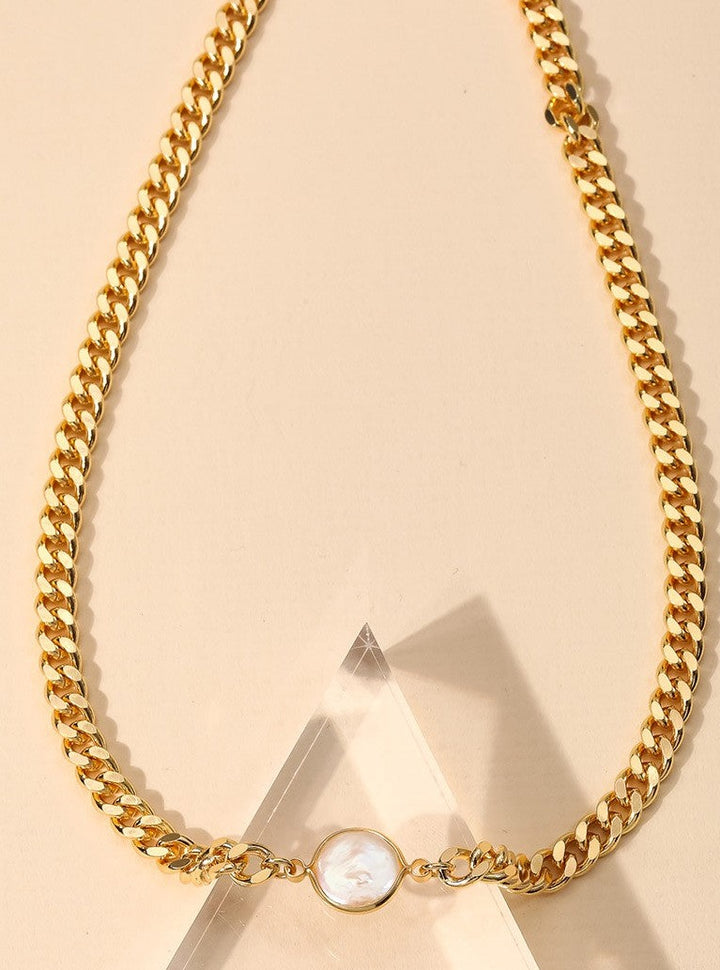 Pearly Gaze Necklace