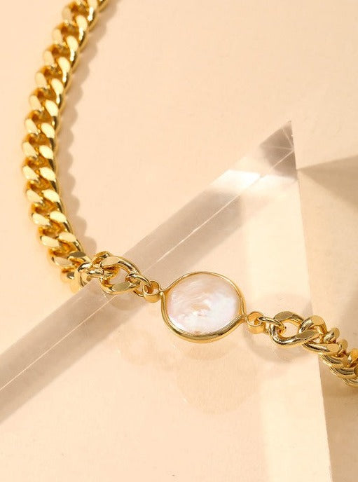 Pearly Gaze Necklace